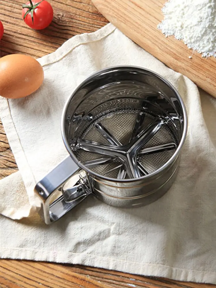 1pc En Acier Inoxydable Farine Tamis Pour La Cuisson, Poudre Sucre Shaker Avec Main Presse Conception, Fine Maille Farine Tamis