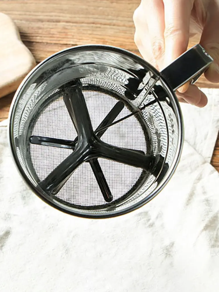 1pc En Acier Inoxydable Farine Tamis Pour La Cuisson, Poudre Sucre Shaker Avec Main Presse Conception, Fine Maille Farine Tamis
