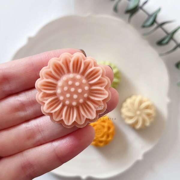 Tampon à Biscuits Fleur de Lune – Pressé à la Main