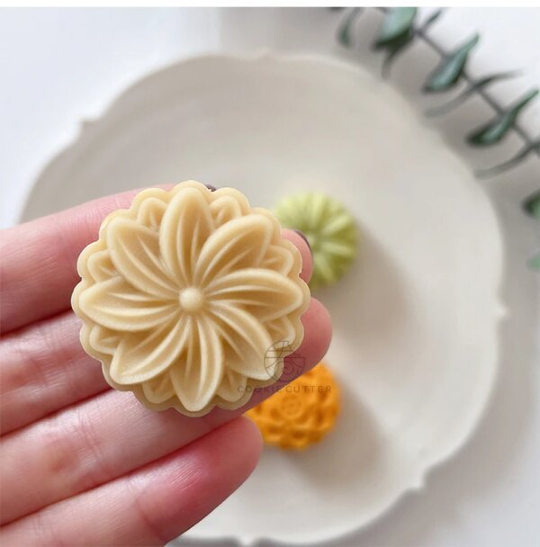Tampon à Biscuits Fleur de Lune – Pressé à la Main