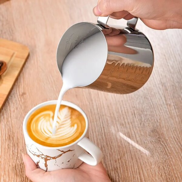 Pichet à Mousse de Lait en Acier Inoxydable – pour Cappuccino, Latte & Art du Café