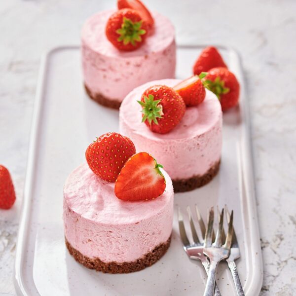 FUNCAKES2021_F54305_FUNCAKES_MIX_VOOR_BAVAROIS_AARDBEI_AMBIANCE_IMAGE_JPG_1 FunCakes Préparation pour Bavarois Fraise 150 g